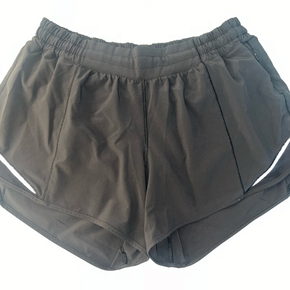 Lululemon Hotty Hot Low-Rise 2.5” Short - Size 10 Tall - Black